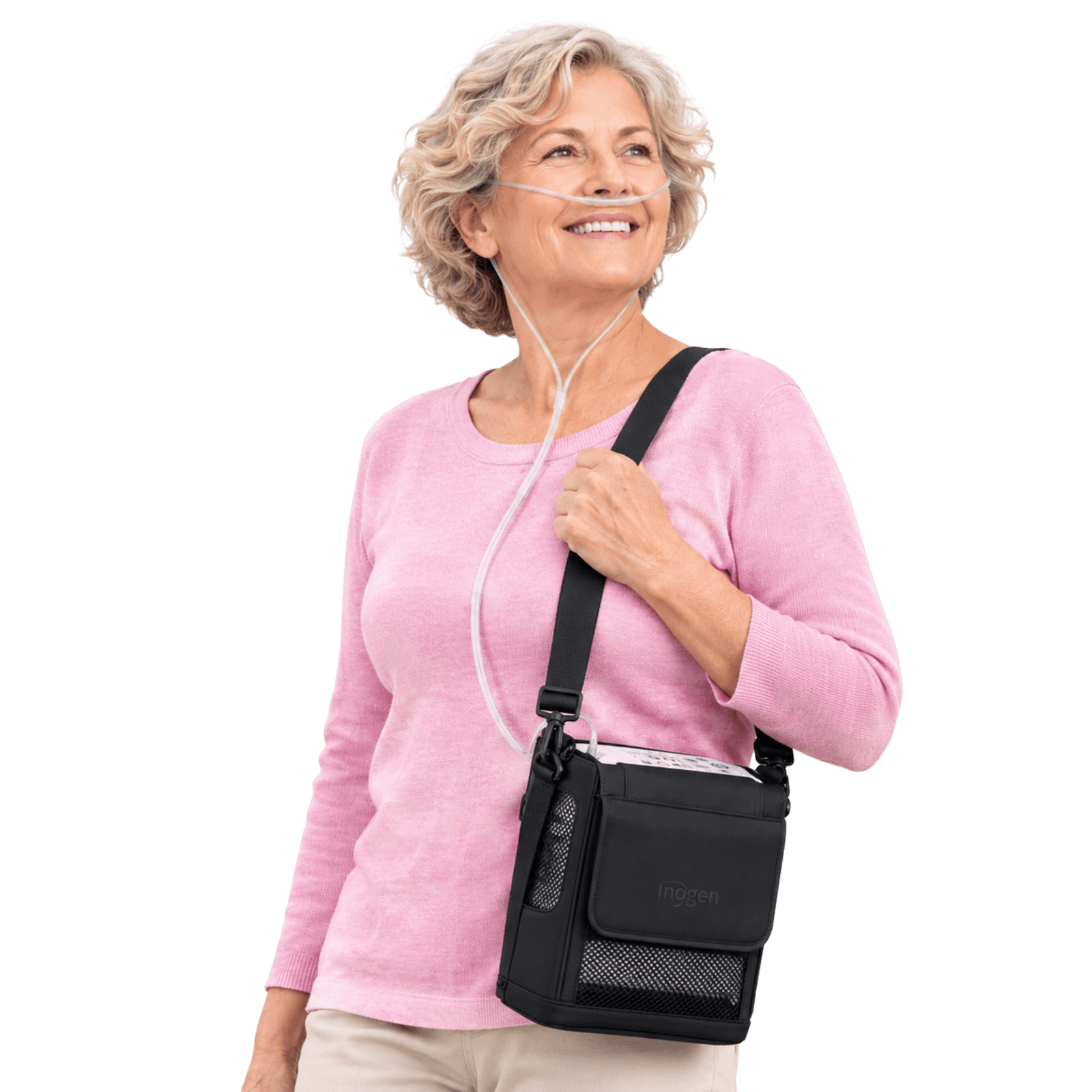 Inicio 21 Mujer sonriente caminando con el concentrador de oxígeno portátil Inogen Rove 6 al hombro